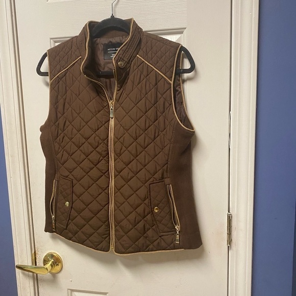 Active USA Quilted Padded Vest, Brown
Size M - Picture 2 of 9
